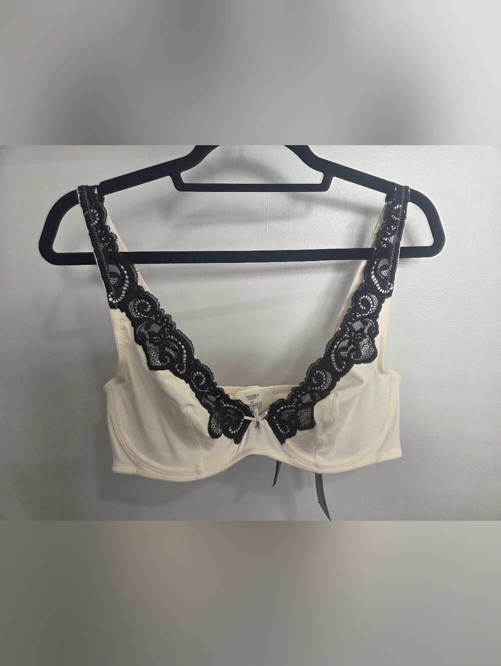NWT - Savage X Fenty Cream Underwire Unlined Bra with Black Lace